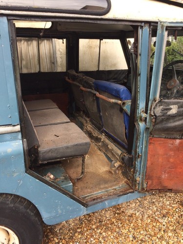 Land Rover Series IIa 109 station wagon - Picture 6 of 12