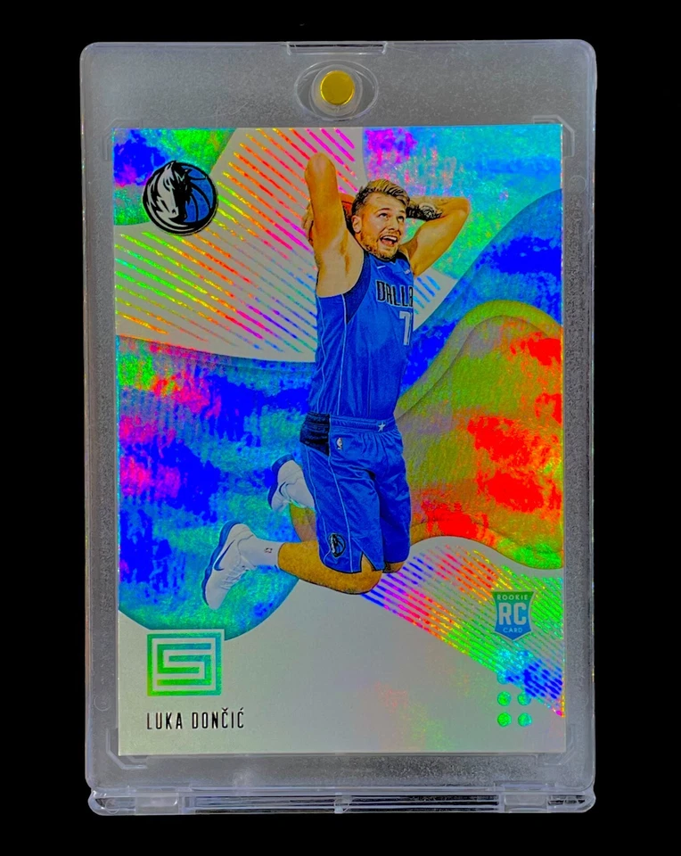 LUKA DONCIC ROOKIE SWIRLORAMA SILVER PRIZM SP Holo Panini - LAKERS Foto 2 de 4