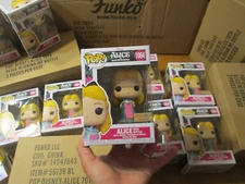 Funko Pop DISNEY ALICE IN WONDERLAND ALICE WITH BOTTLE 1064 BOX LUNCH 