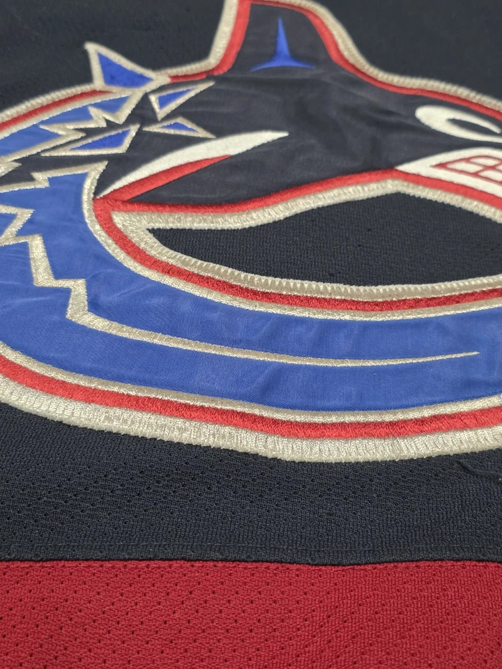 Vintage Vancouver Canucs Roberto Luongo  Reebok Center Ice Jersey Sz 46 - Image 3 of 4