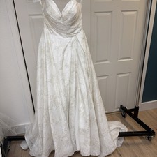 Allure Bridal A1200 Size 10 Wedding Gown With Pockets