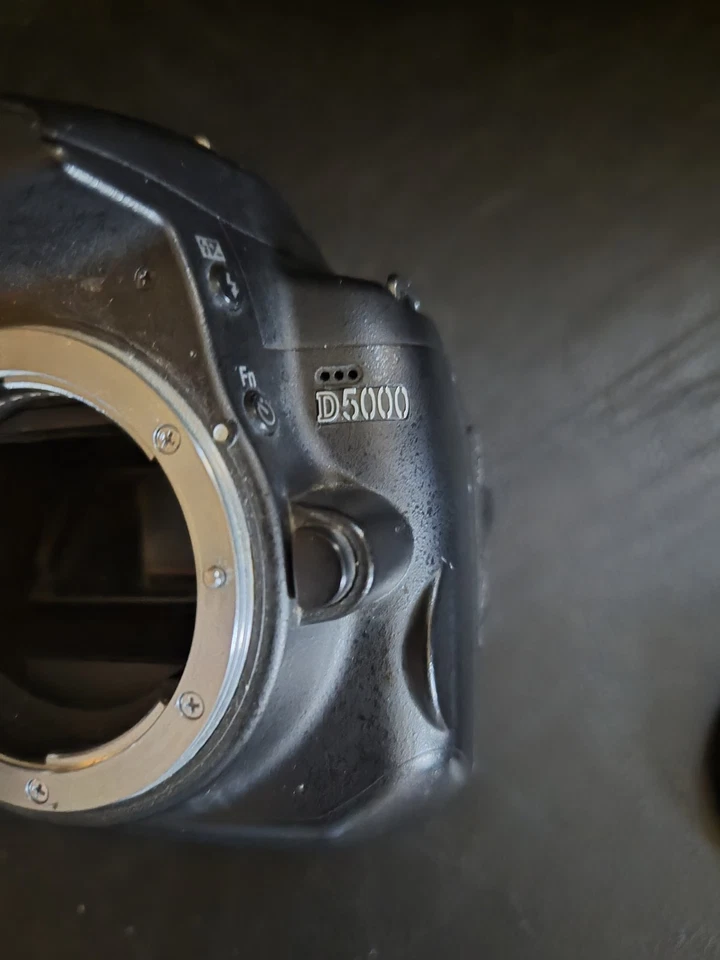 Nikon D5000 Camera - Image 2 of 3