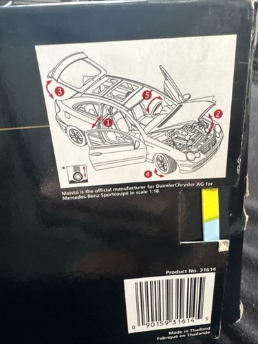 Maisto 1:18 Mercedes-Benz C-Klasse Sportcoupe Dark Blue with Stand - Picture 7 of 9