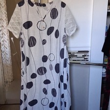 JustFashionNow XL White Black Geometric Lace Short Sleeve Midi Dress