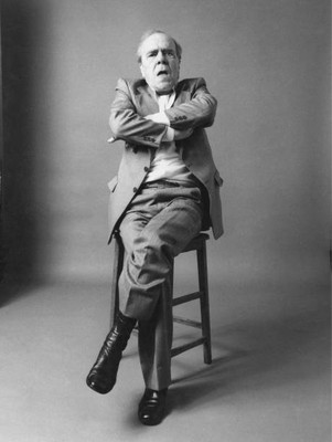 English actor comedian Max Wall posed in England circa 1975 - Old Photo