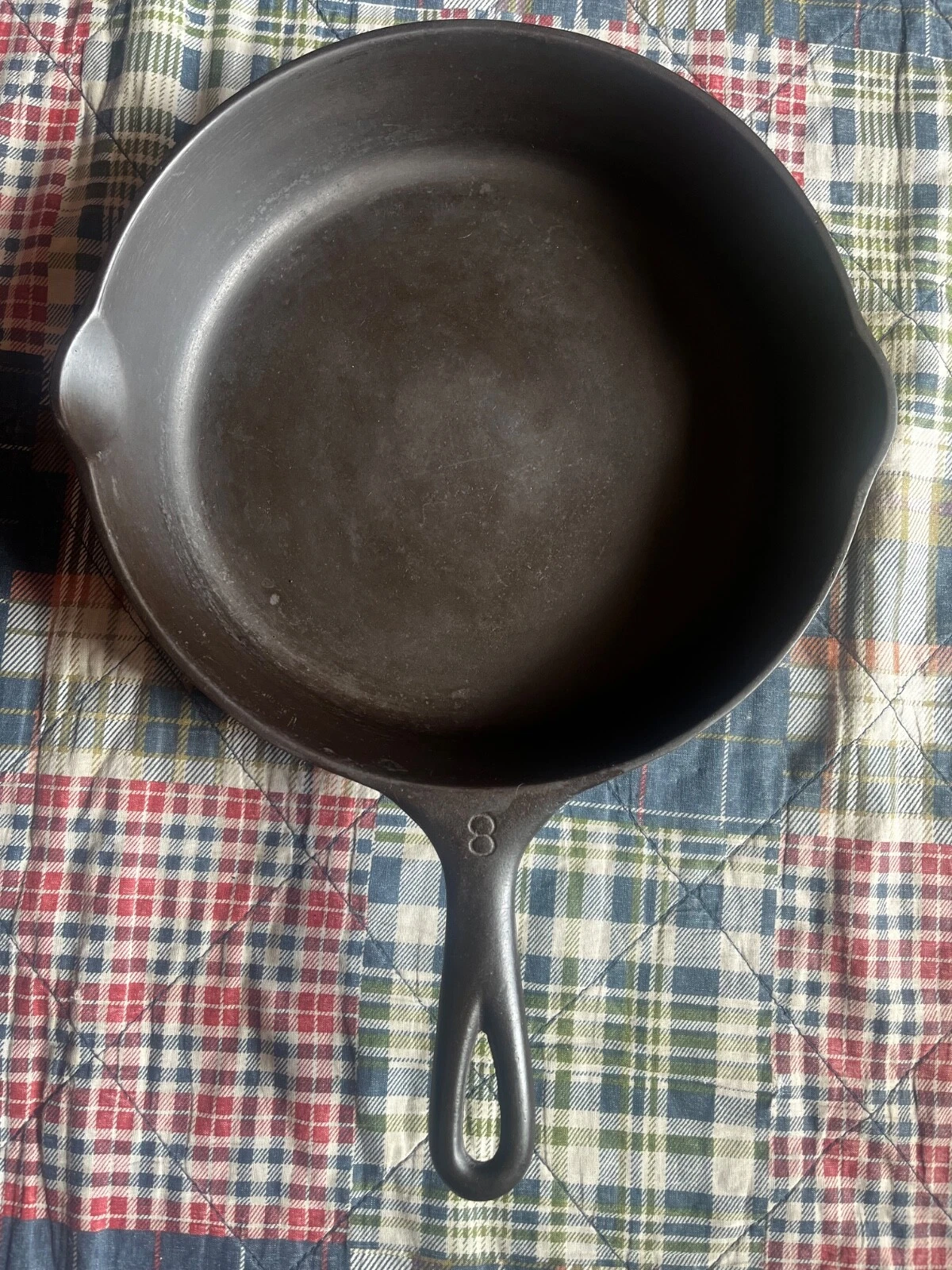 Vintage Unmarked Wagner Ware Cast Iron SKILLET Frying Pan #8 B No Spin