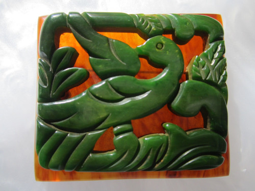 ART DECO CARVED APPLE JUICE & GREEN BAKELITE PARADISE BIRD STATEMENT BROOCH 2.5"