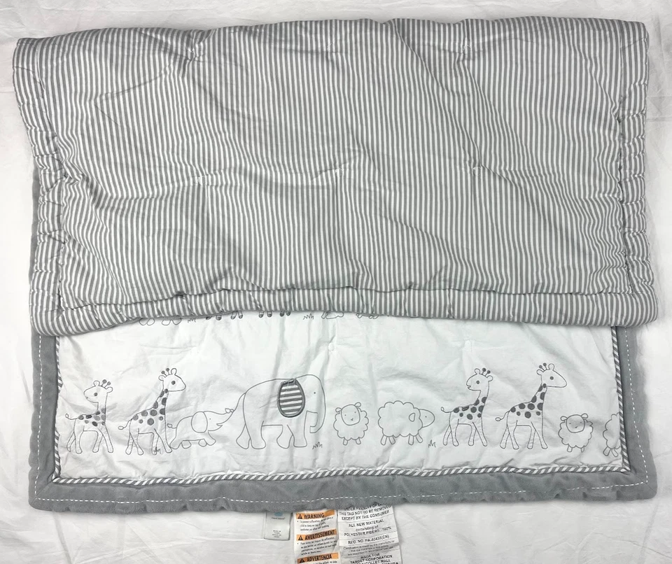 Manta acolchada Cloud Island gris safari animal bebé cuna objetivo unisex a rayas Foto 2 de 4