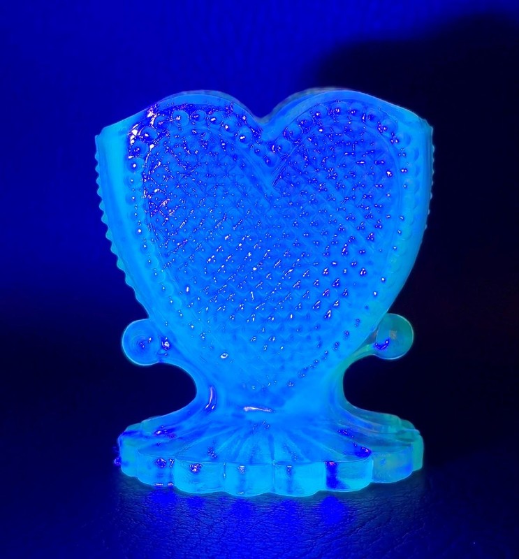 Boyd's Crystal Art Glass HEART TOOTHPICK HOLDER Opal White CARNIVAL Glows NOS