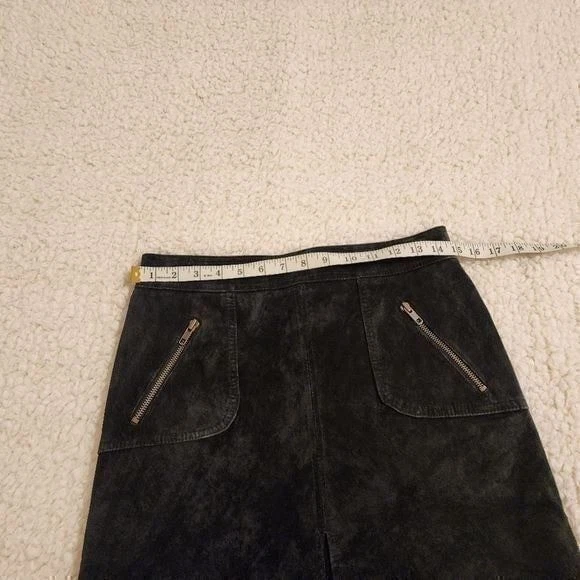 Saia Midi Contxt Vintage Camurça Linha A Preta Zíper Bolsos Fenda Frontal Cintura Alta - Imagem 4 de 4