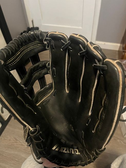 Ron Gant game used Mizuno fielders glove 1999--2000 Phillies era