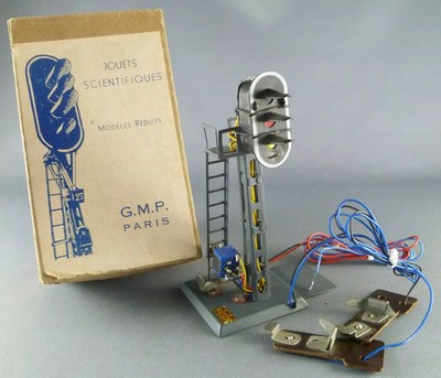 GMP Paris Ech O Gleissignal aus Metall kabelgebunden 3-flammig 3 Lampen in Box