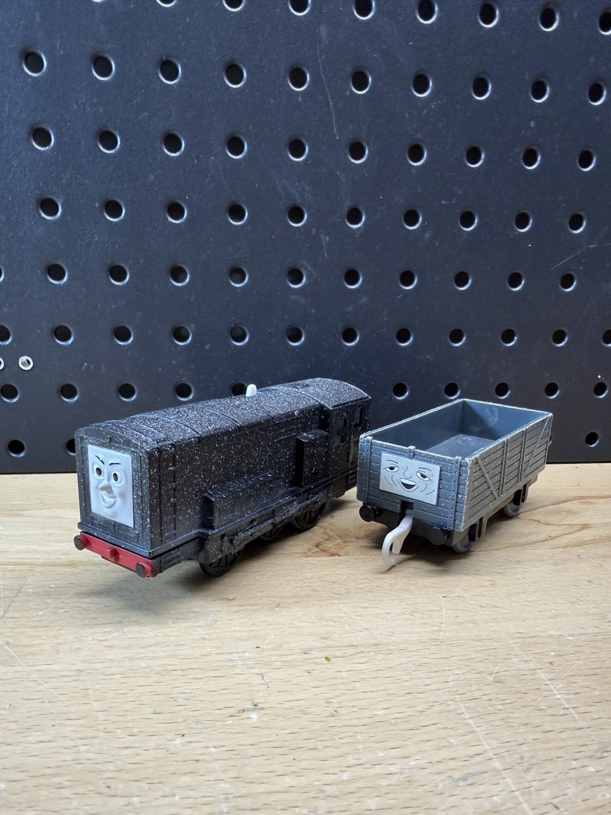 Trackmaster Diesel Motorized Thomas & Friends Train Snowy Snow Troublesome Truck