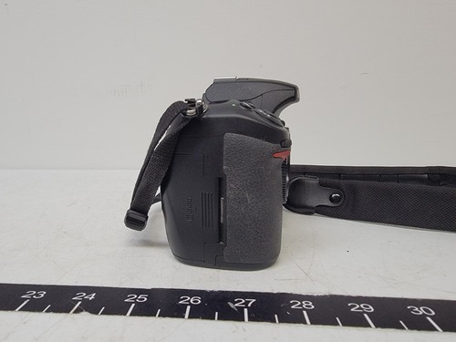 Nikon D300S DSLR Camera Body 12.3MP with Battery - Picture 4 of 8