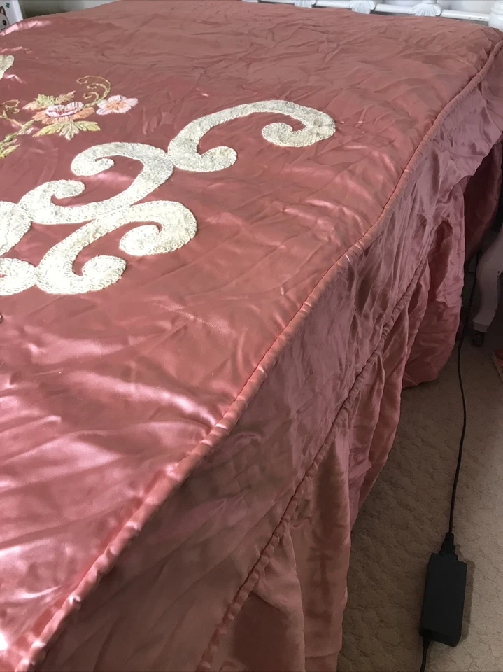 Antique 1920s Embroidered Satin Bedspread Coverlet Twin Boudoir Pink Velvet - Image 3 of 4