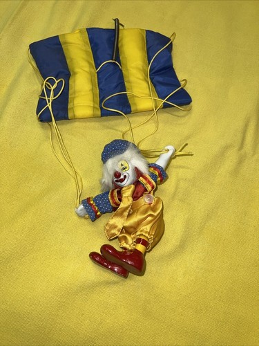 Parachute Porcelain Clown - Picture 2 of 6
