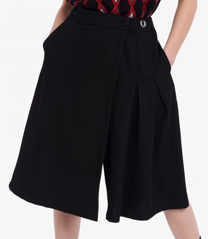 FRED PERRY Pleated Culottes 黒　キャロット　ガウチョ FRED PERRY Pleated Culottes 黒キャロットガウチョ