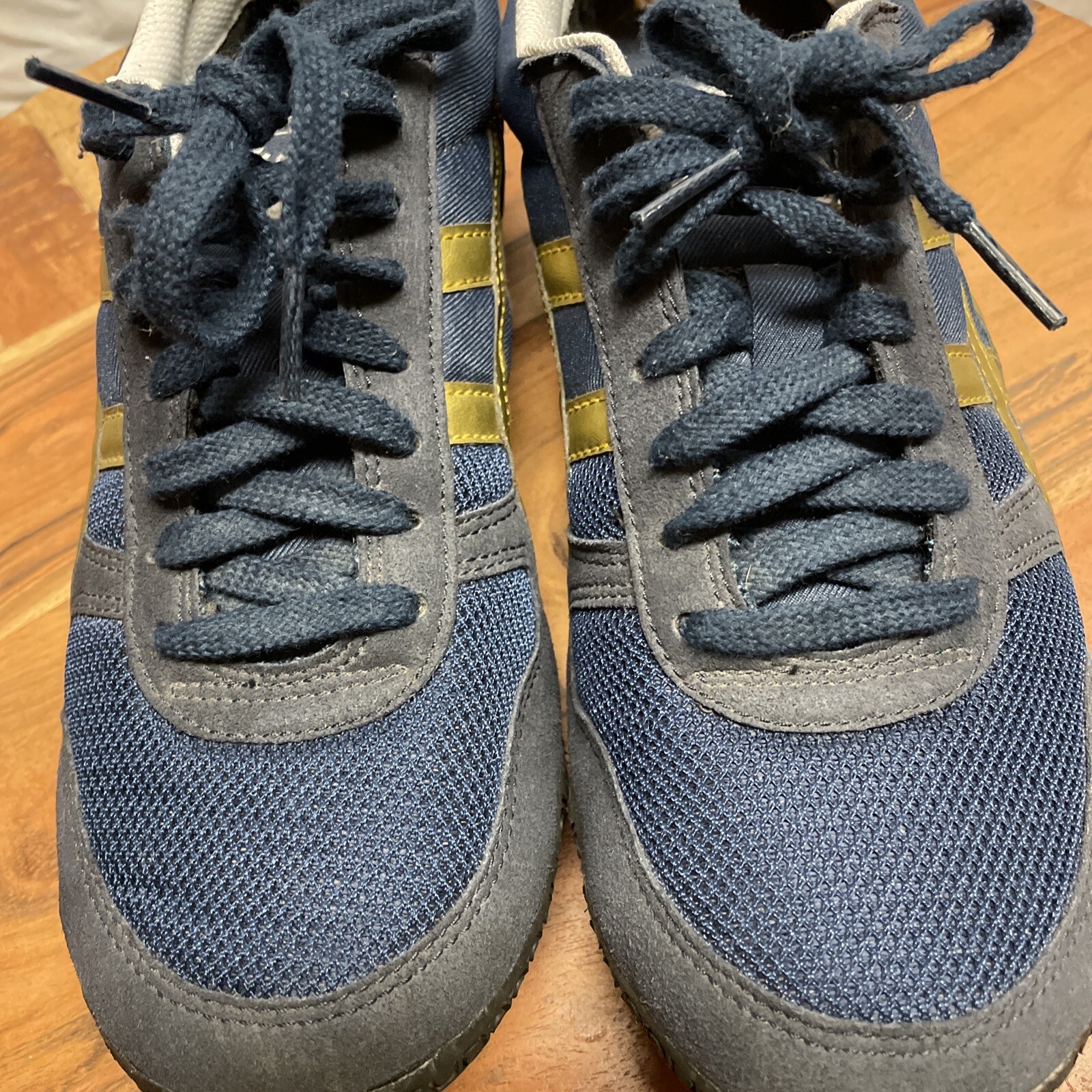 onitsuka tiger serrano black gold