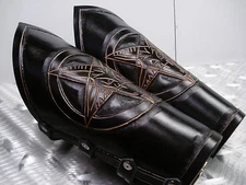 LEATHER CARVED PENTAGRAM GAUNTLET. BLACK METAL (MDLG0165)..... THY PRIMORDIAL