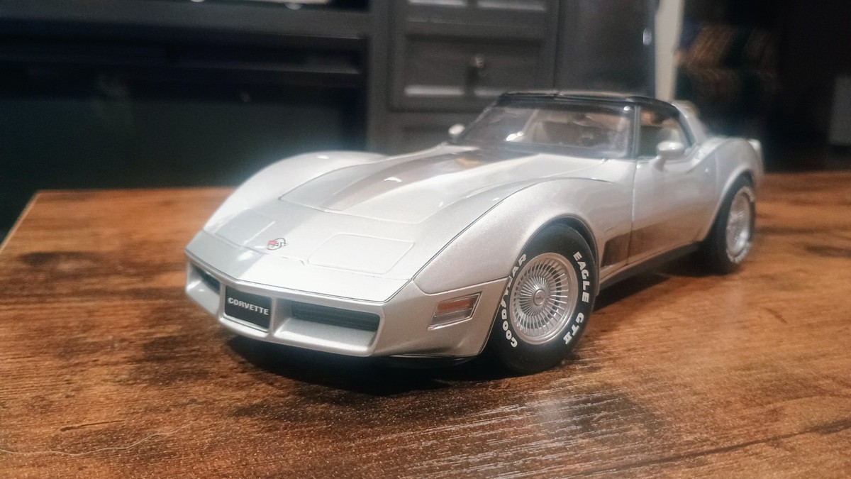 AUTO art 1982 Corvette コレクターエディション 1:18 REVIEW: AUTOart 1982 Corvette Collector Edition