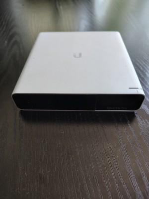 Ubiquiti UniFi Cloud Key Gen2 Plus UCK-G2-PLUS incl. 1TB HDD and rack mount