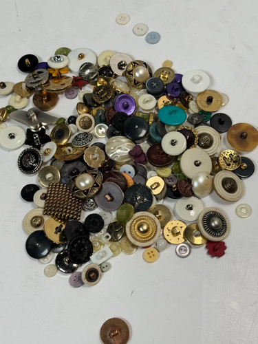 Vintage gemischte Knöpfe verschiedene Posten Basteln Nähen Verzierungen mehrfarbig 100+ - Bild 5 von 9