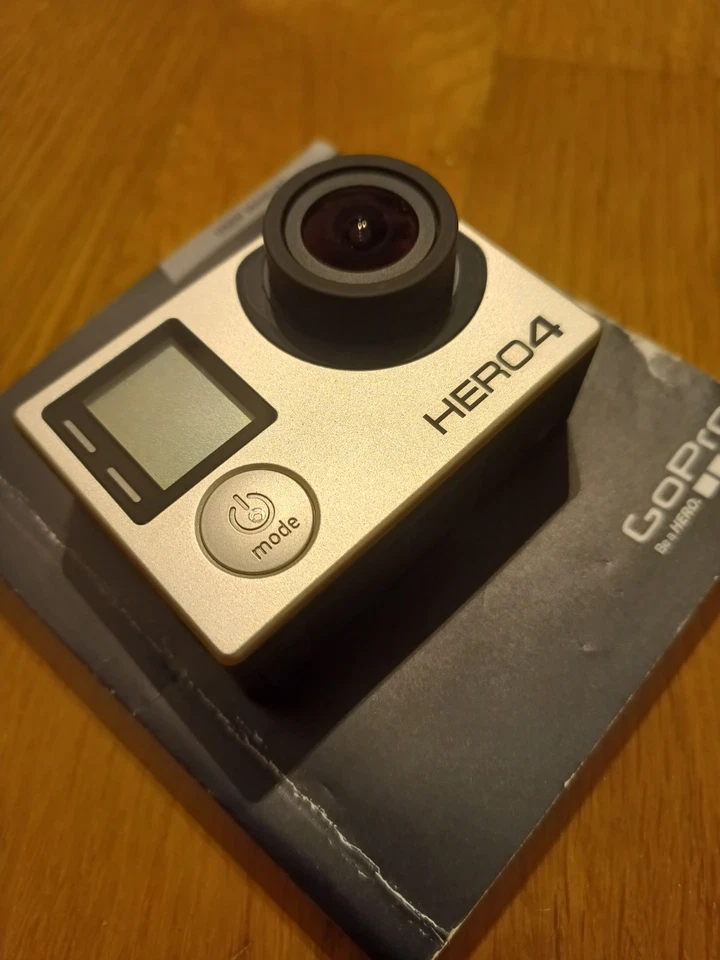 GoPro Hero 4 Black con Remote E Accessori  - Immagine 2 di 3