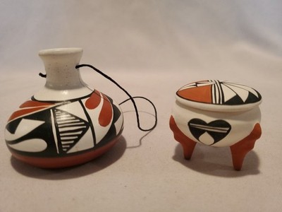Miniature Isleta pueblo, New Mexico pottery, 3 Pieces