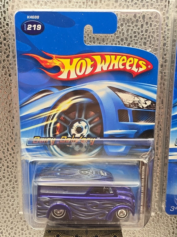 Hot Wheels 2006 Mystery Cars #1/5 entrega de lácteos y #2/5 '70 Chevelle Real Riders Foto 2 de 4