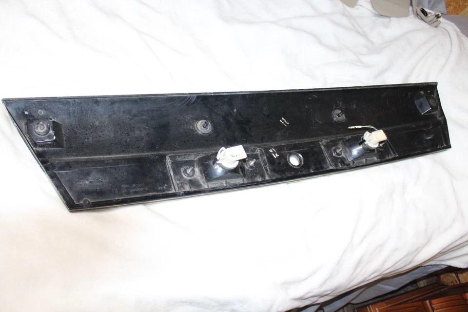 95-99 Chevy LUMINA LUZ TRASERA LUZ TRASERA BAÚL TAPA MOLDURA PANEL LIMPIO Foto 4 de 4