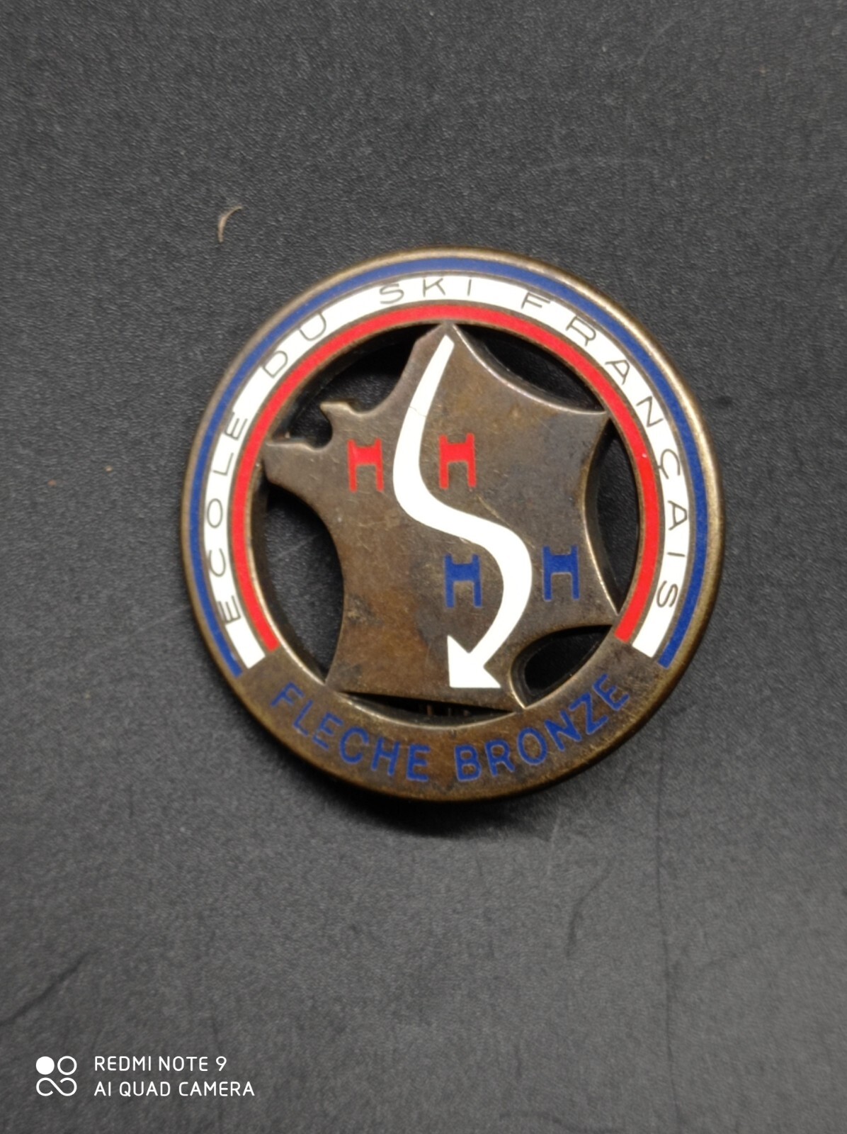 SK1326 - insigne ECOLE DU SKI FRANÇAIS - ANCELLE EUR 18,74 - FR