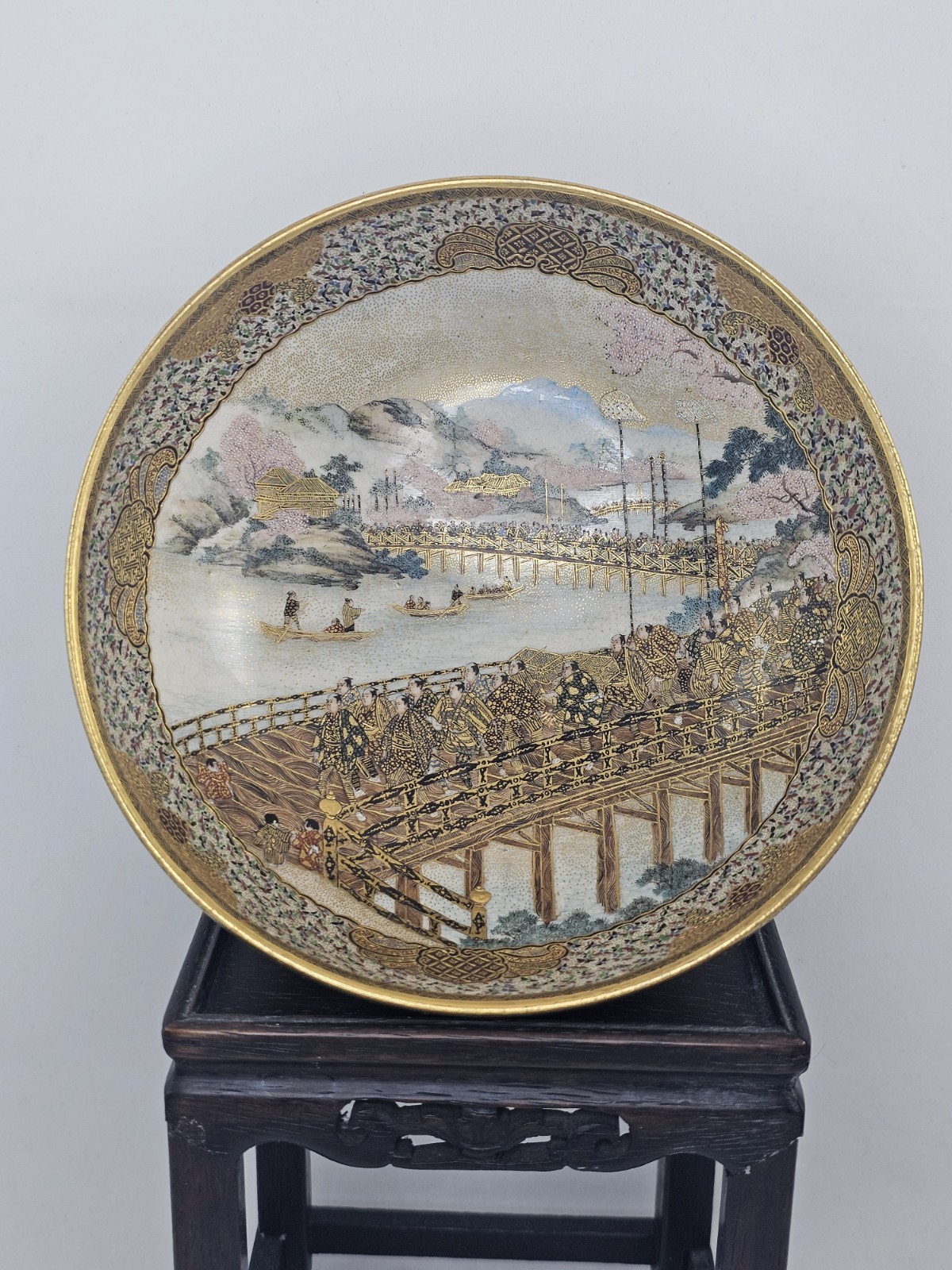 High Quality Antique Japanese Satsuma Bowl – Signed  – Gilt Hand-Painted Meiji