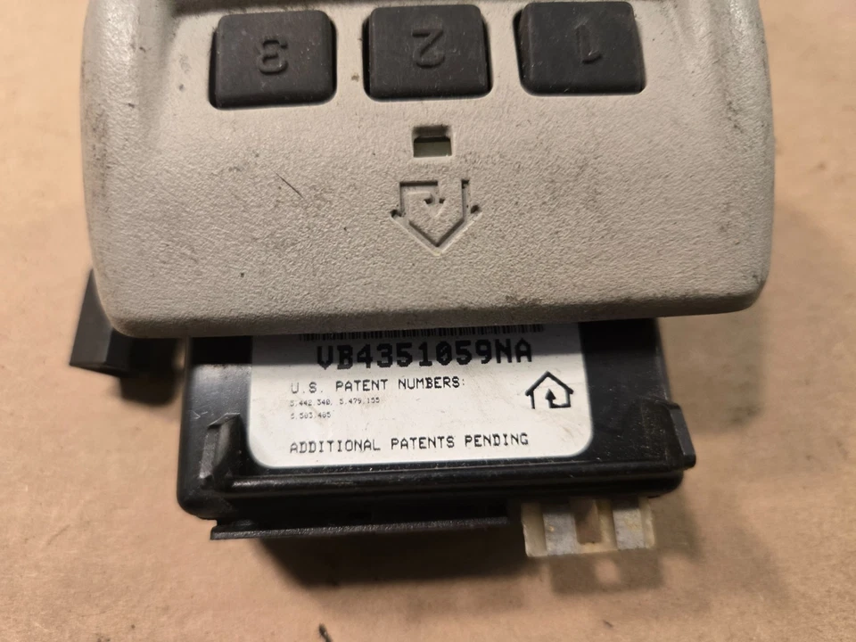 Transmisor de puerta de garaje Land Rover Discovery 2 Home Link OEM 082V94800 Foto 4 de 4