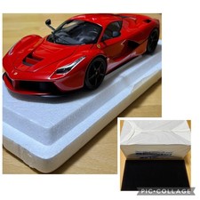 Bbr1/18 Laferrari Rosso Corsa With Case Pedestal