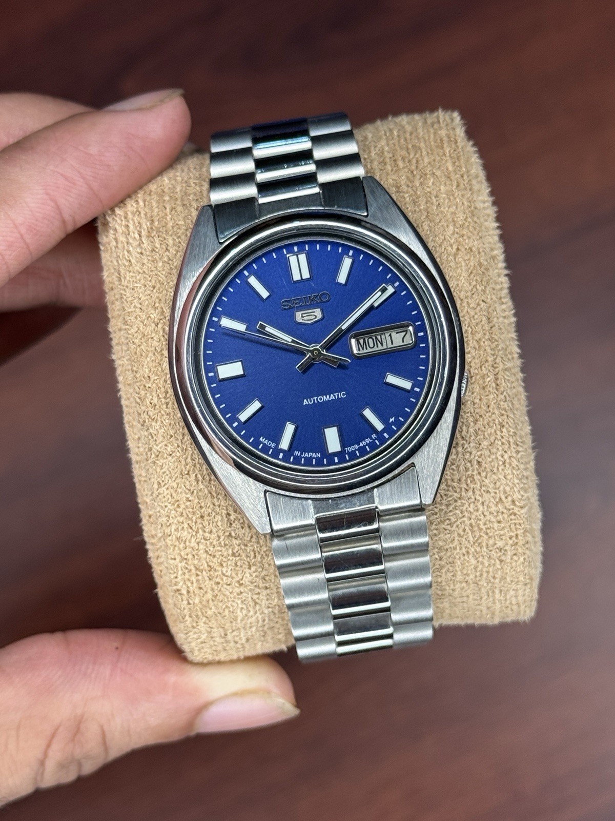 7009 SEIKO WIRST AUTOMATIC 5 MEN'S DAY/DATE SNXS WATCH MADE JAPAN - VintageWatches.PK 7009 SEIKO WIRST AUTOMATIC 5 MEN'S DAY/DATE SNXS WATCH MADE JAPAN - vintagewatches.pk