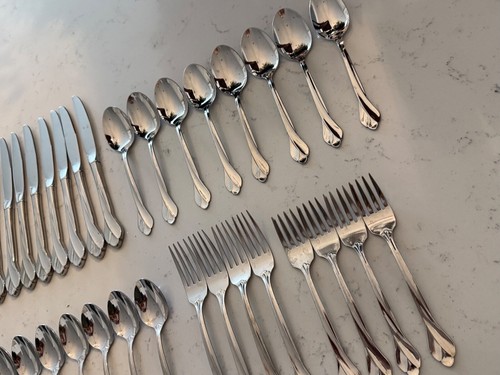 33 Pc Oneida Tribeca Flatware Glossy Stainless Steel Spoons Forks Knives - Picture 4 of 7