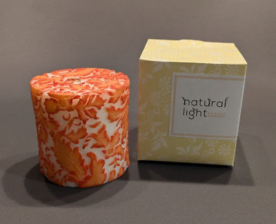 Natural Light Candle Company Duftkerze 3'' Damask-Blatt (Weiß / Cayenne-Ombre)