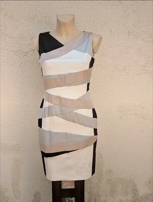 Robe satinée cocktail Karen Millen 40 Taille petit. Convient à un 38. - Photo 1/4