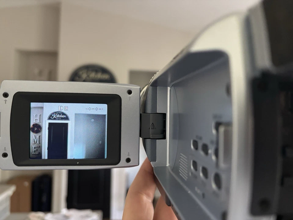 Sony Handycam DCR-TRV240 Digital 8 Camcorder w/Nightshot TESTED = PASSED✅ - Image 3 of 4