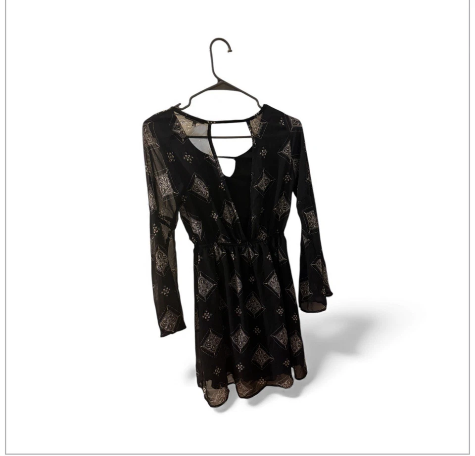 VESTIDO CHARLOTTE RUSSE XS - Imagem 2 de 4