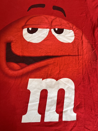 Camiseta gráfica roja M&M para hombre - Imagen 2 de 4