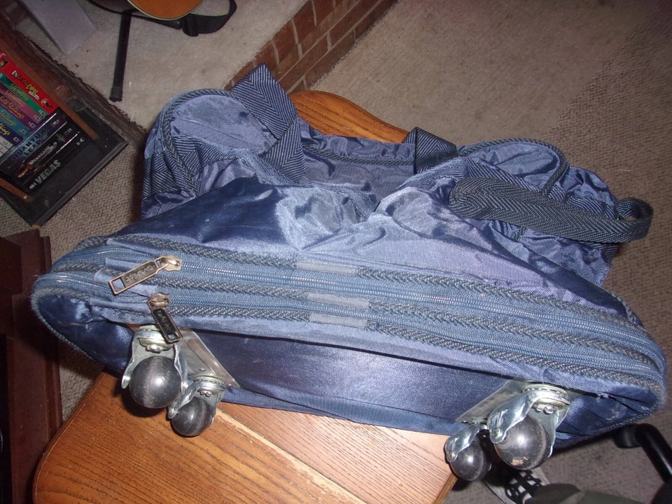 BOLSO DE VIAJE EVEREST DOBLE CREMALLERA RUEDAS EXPANDIBLES AZUL MARINO sin modelo # LONA Foto 4 de 4