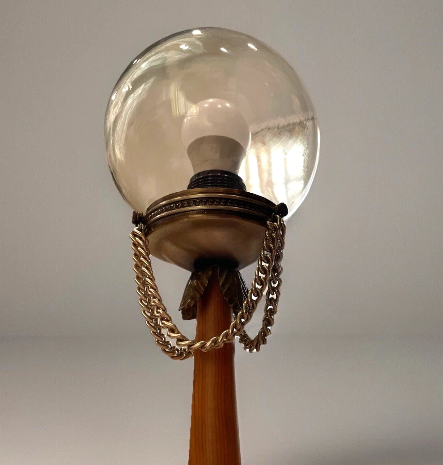 Lámpara cúpula de madera y vidrio Pottery Barn estilo años 70 decoración globo madera cadenas doradas Foto 3 de 4