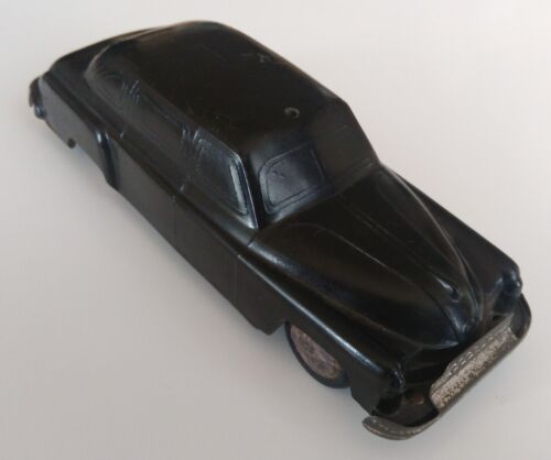 1950s-60s USSR, Russia - GAZ-12 ZIM friction motor toy car with carbolite body - Picture 1 of 10