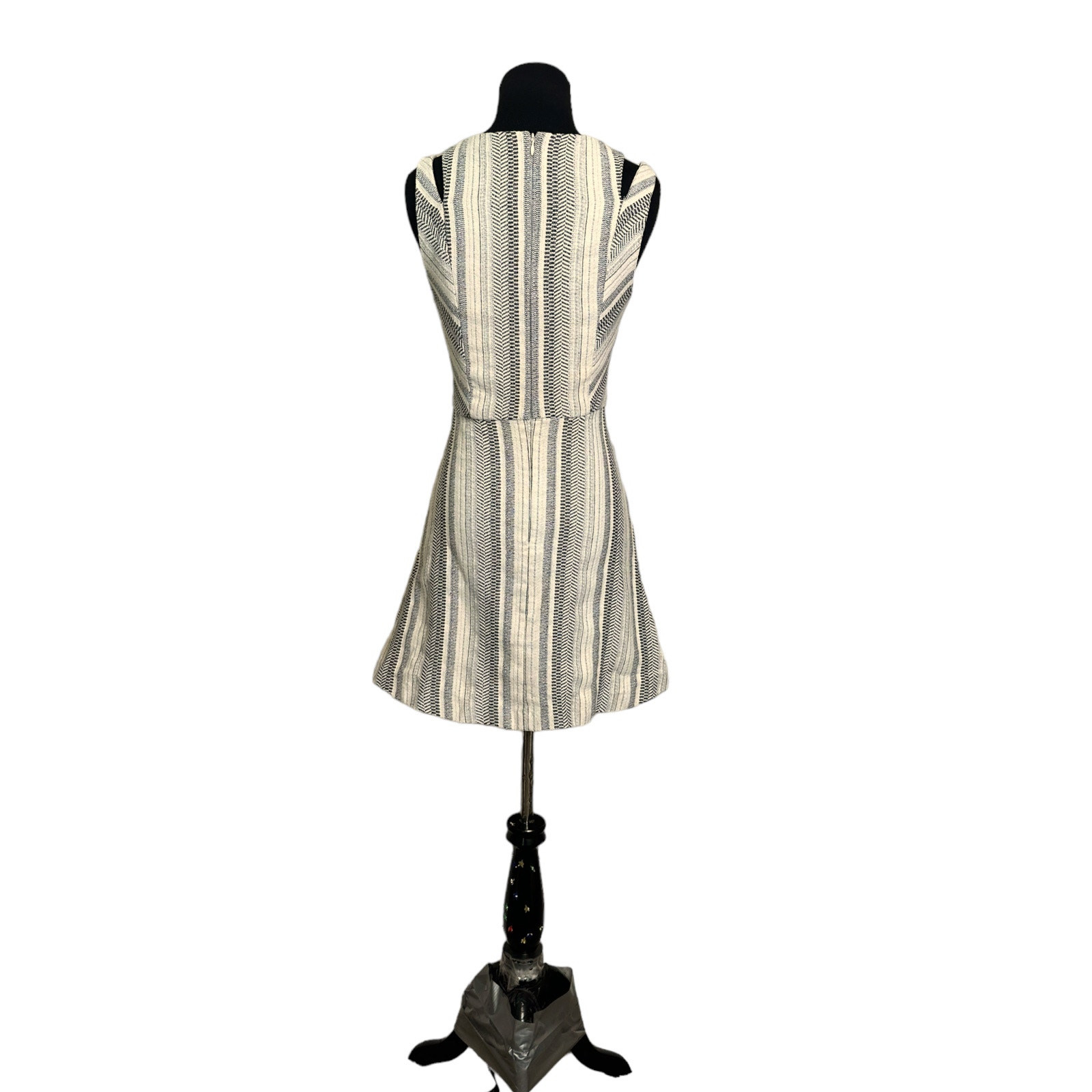 BCBGeneration striped cold on shoulder mini dress… - image 10