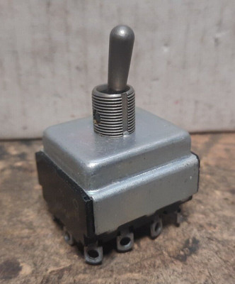 CUTLER HAMMER #7665K4 2-POSITION TOGGLE SWITCH (12 SOLDER CONTACTS, 115VAC) Q135