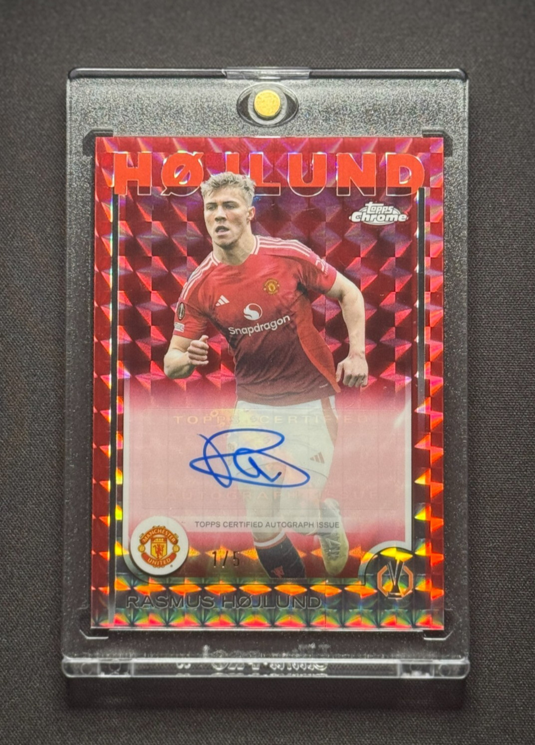 Rasmus Højlund 💥⚽ RED GEOMETRIC AUTOGRAPH 1/5! Topps Chrome UEFA Club 2024/25