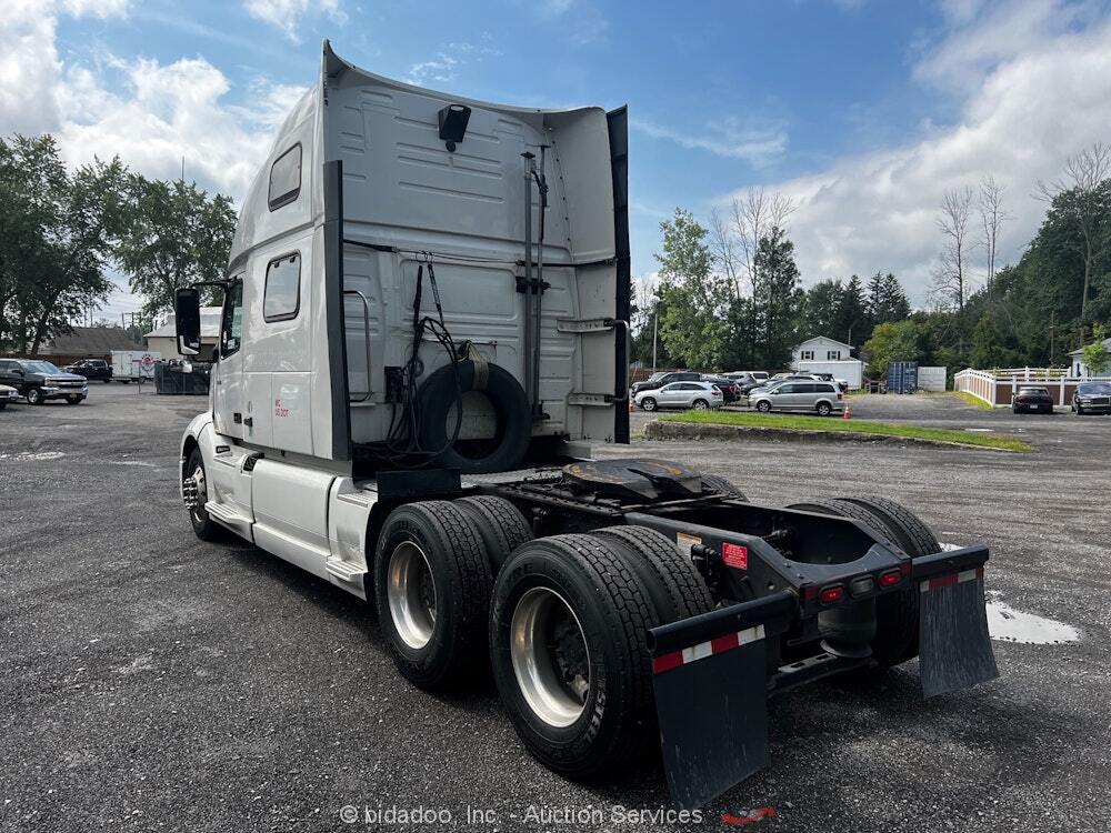 2020 Volvo VNL64 T/A Sleeper Truck Tractor Semi 12.8L Diesel A/C A/T A/R bidadoo - Picture 3 of 12
