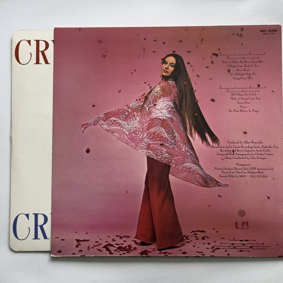 Crystal Gayle - we must believe in magic 1977 UK vinyl LP record NM/NM 30108 - Image 2 of 4