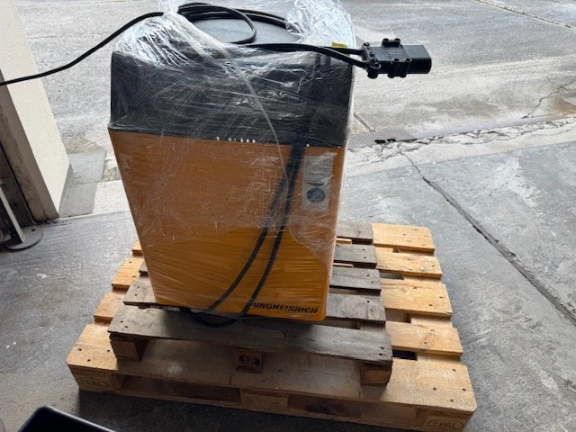 Gabelstapler Batterie 630*735*825 , 570AH , mit Ladegerät - Bild 2 von 2